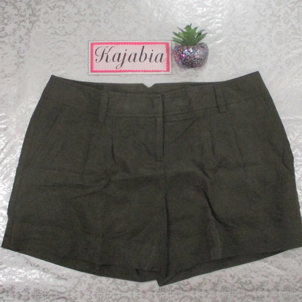 ELLE Olive Green Shorts. Size 6